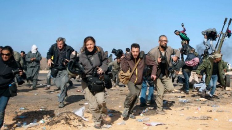 Журналисти от световни медии преди бомбардировките в Либия. Снимка: Reuters