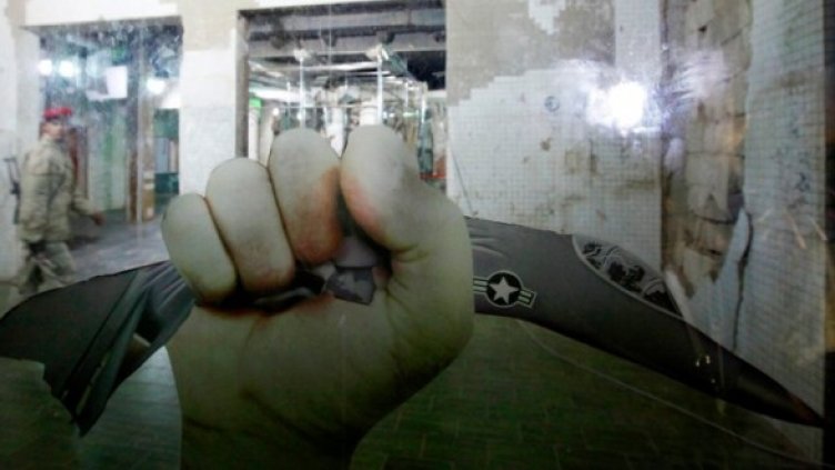 Златнният юмрук на Кадафи. Снимка: Ройтерс