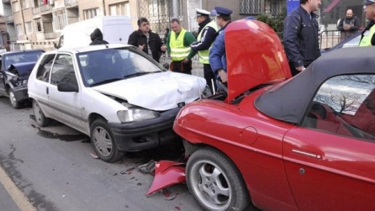 Почерпен от сутринта причини верижна катастрофа