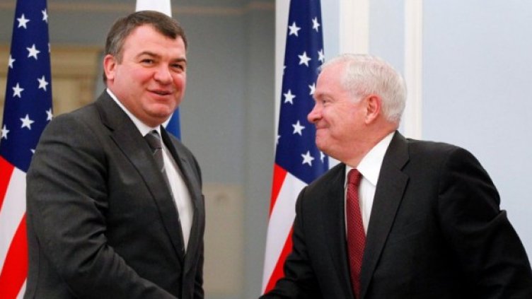 Анатолий Сердюков и Робърт Гейтс. Снимка: Reuters