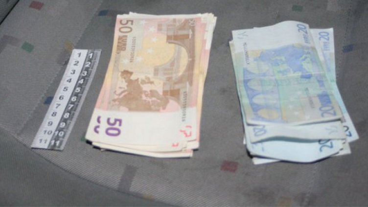 Чудо! Полицаи отказаха 2000 евро рушвет