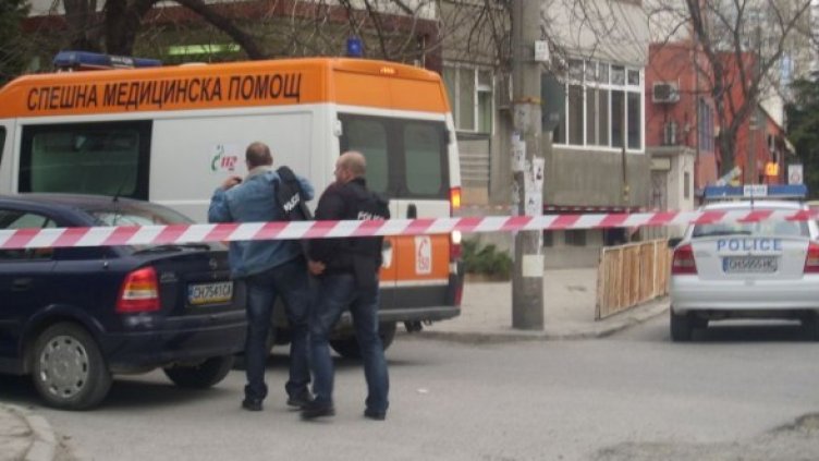 Полиция е обградила банковия клон. Снимка: Dnes.bg