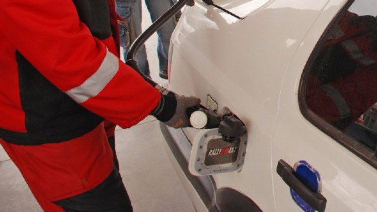 Пазарът на горива на дребно е наситен и едва ли има картел, смята председателят на КЗК. Снимка: БТА