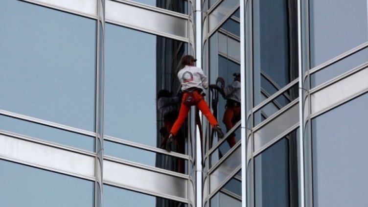 Френският катерач на Бурдж Халифа. Снимка: Reuters
