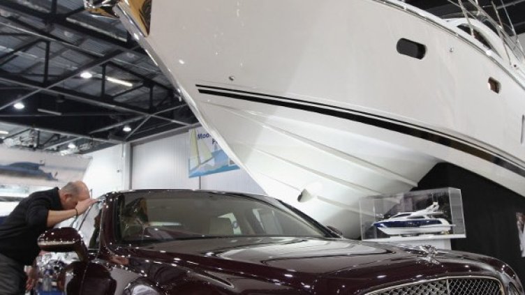 Проверени са 22-ма собственици на яхти и 34 притежатели на луксозни коли, в т.ч. и на бентлита. Снимка: Getty Images/Guliver Photos