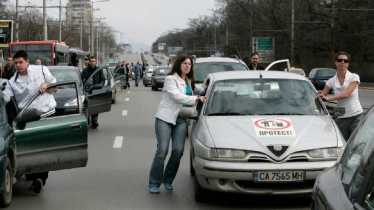 Много българи излязоха на протест заради високите цени на горивата. Снимка: БТА