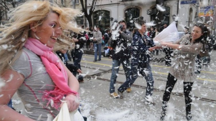 Пух и перушина в центъра на София