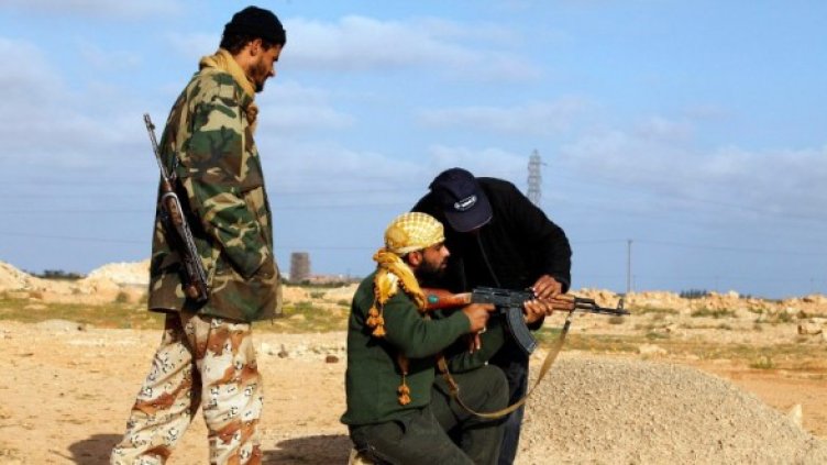 Обучение на доброволци за опозиционните сили. Снимка: Reuters