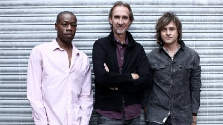 Снимка: mike-and-the-mechanics.co.uk