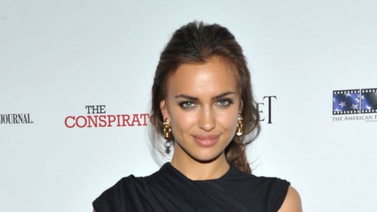 Крака, усмивка &ndash; неустоимата Ирина Шейк