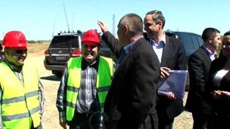 Борисов тази магистрала ще си я ожъне