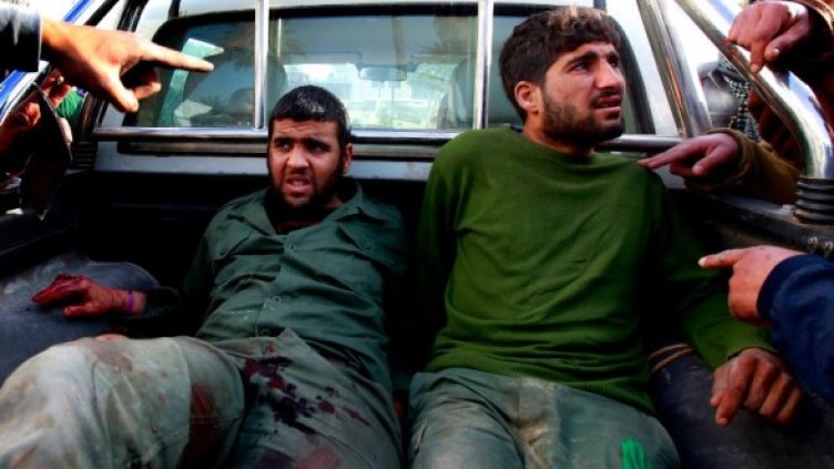 Войници на Кадафи в плен на бунтовниците Снимка: Reuters