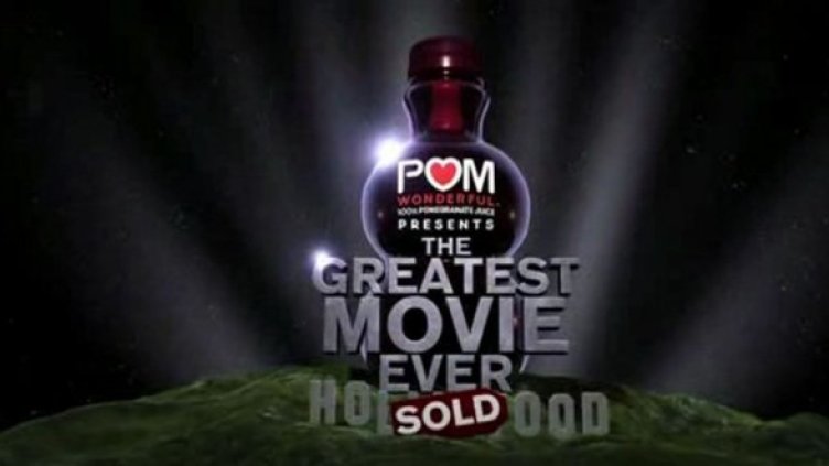 Като фон за рекламите има филм