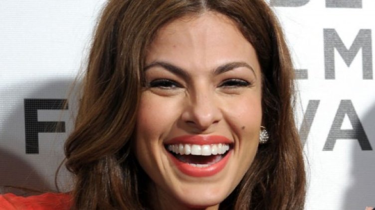 Не на брака, зове прелестната Ева Мендес