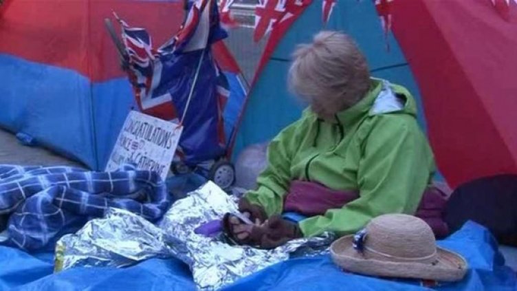 Ей тия вече изтрещяха напълно