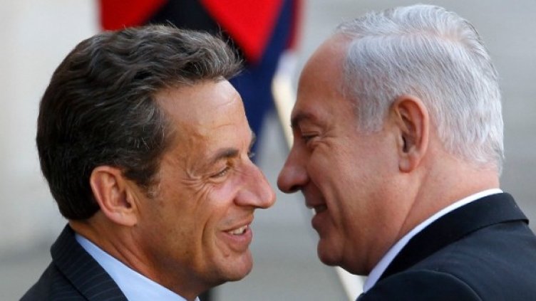 Президентът на Франция Никола Саркози посреща израелския премиер Бенямин Нетаняху преди срещата в Елисейския дворец. Снимка: Reuters