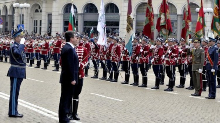 Последен военен парад за Първанов като президент. Снимка: Булфото