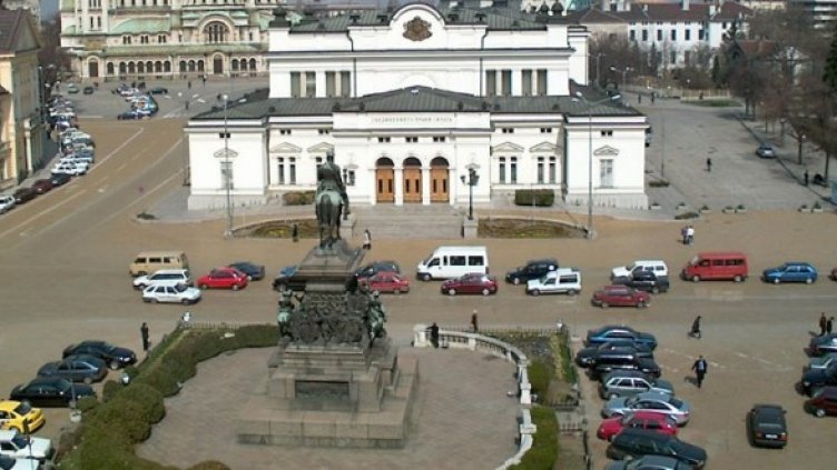 В интернет организират протеста пред Народното събрание в София. Снимка: Булфото