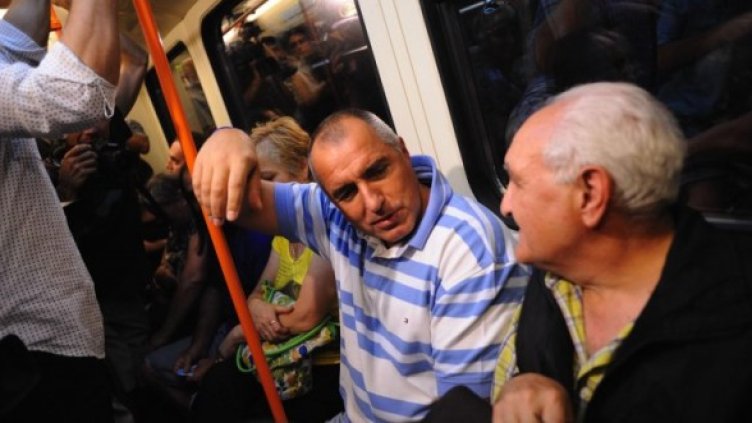 Премиерът Бойко Борисов в метрото. Снимка: Архив Булфото