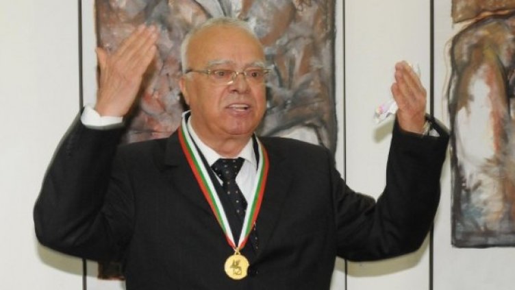 Проф. Юлиан Вучков на Годишните литературни награди за книги, издадени през 2010 г. Снимка: Булфото