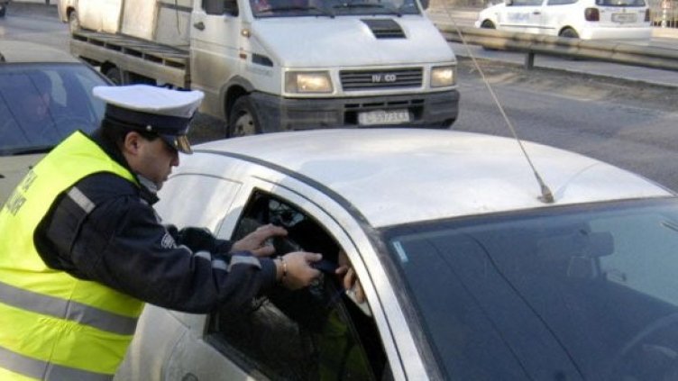 Документи – да, но пари – не. Снимка: Булфото