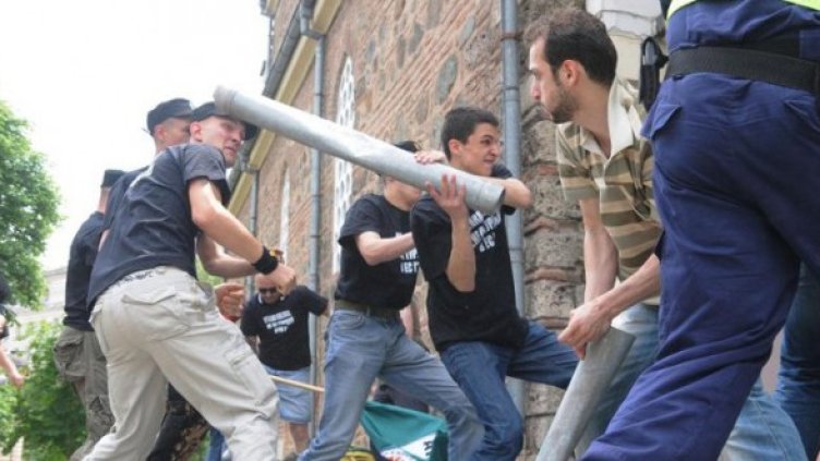 Боят при столичната джамия "Баня Баши". Снимка: Булфото