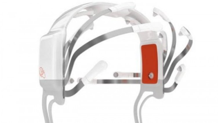 Каска с електроди ще улавя мозъчните импулси. Снимка: Getty Images/Guliver Photos