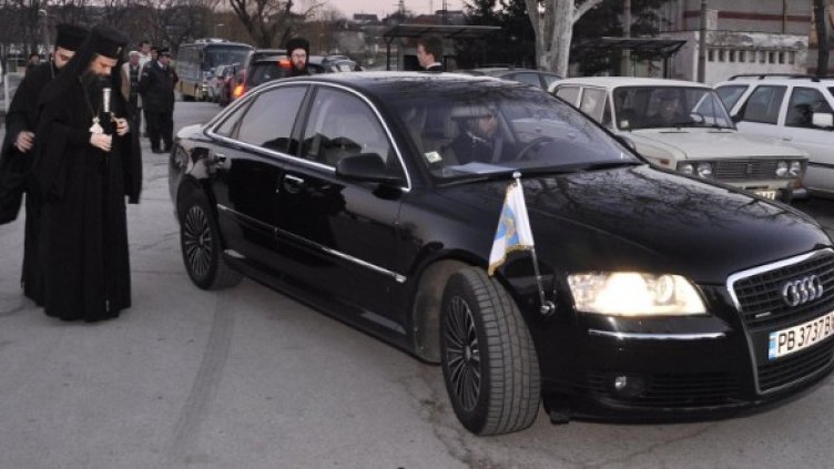 Луксозното Ауди на дядо Николай. Снимка: Булфото