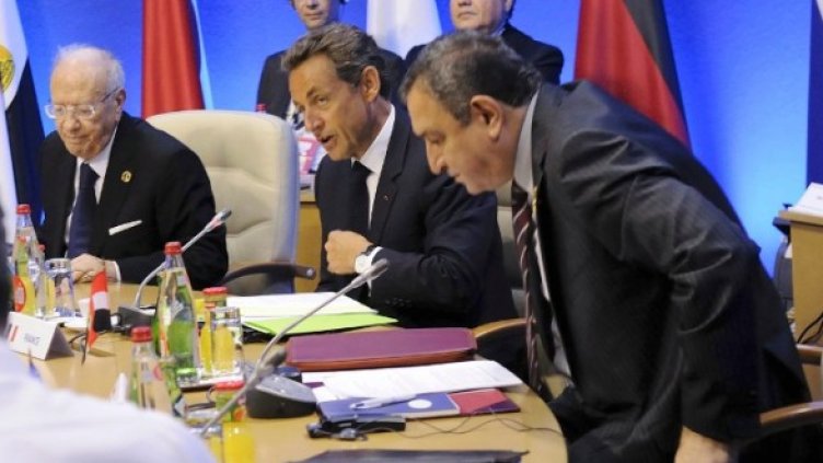 Тунизийският премиер Беджи Каид Есебси, френският президент Никола Саркози и египетският премиер Есам Шараф. Снимка: Reuters