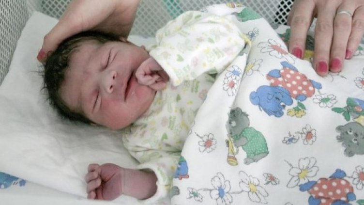 Първото бебе за годината в Първа АГ болница "Св. София". Снимка: Архив Булфото