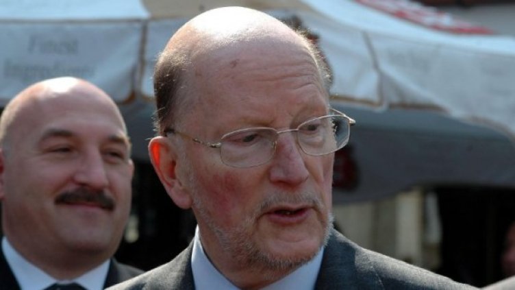 Симеон Сакскобургготски заклейми случилото се пред джамията. Снимка: Булфото