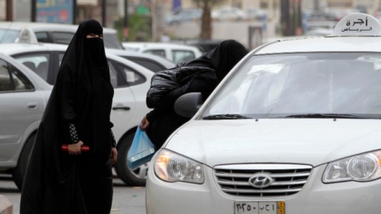Саудитки в преследване на такси. Снимка: Getty Images/Guliver Photos