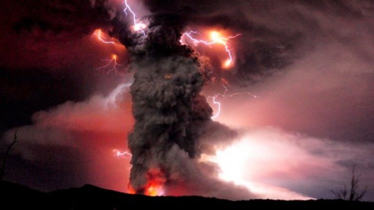 Изригването на чилийския вулкан. Снимка: БТА