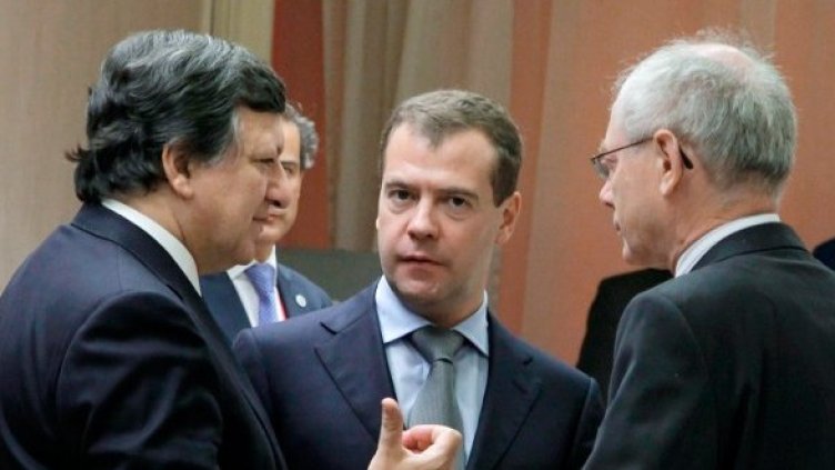Жозе Барозу, Дмитрий Медведев и Херман ван Ромпой. Снимка: Reuters