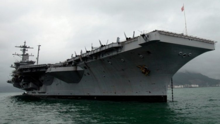 Самолетоносачът "Карл Винсън", от който тялото на Осама е било спуснато в океана.