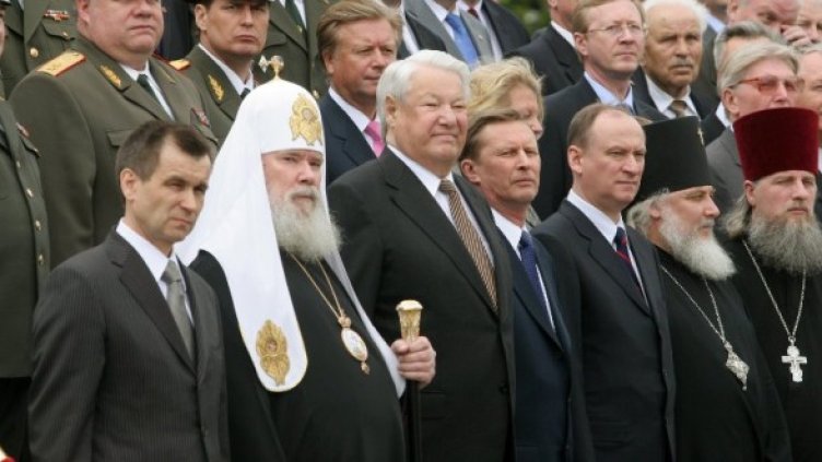 Борис Елцин (в средата) на 7 май 2006 година. Снимка: Getty Images/Guliver Photos