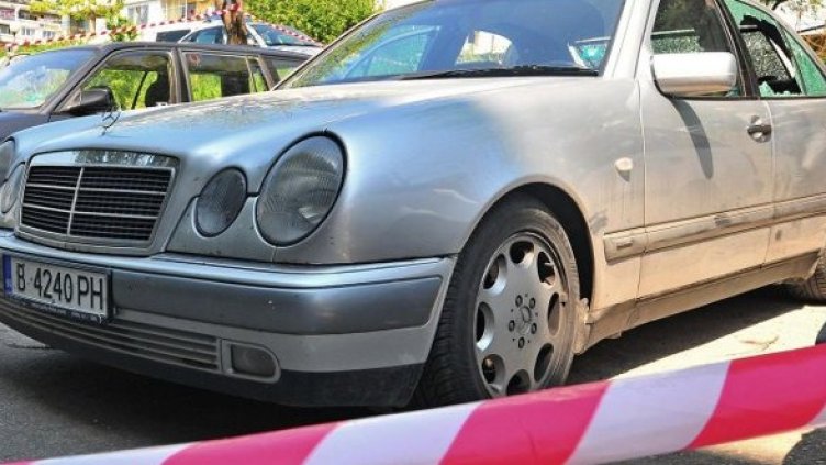 Добри Добрев бе прострелян в мерцедеса си. Снимка: Булфото