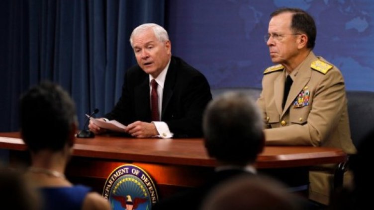 Ген. Майк Мълън и Робърт Гейтс. Снимка: Reuters