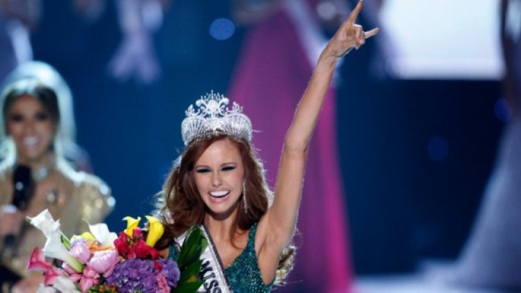 Победителката с короната Снимка: Reuters