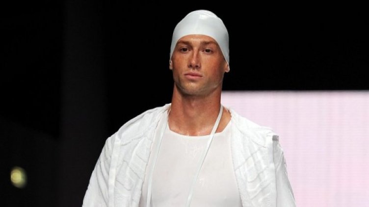 Мъжка мода &ndash; розови шапки и панталони на цветя