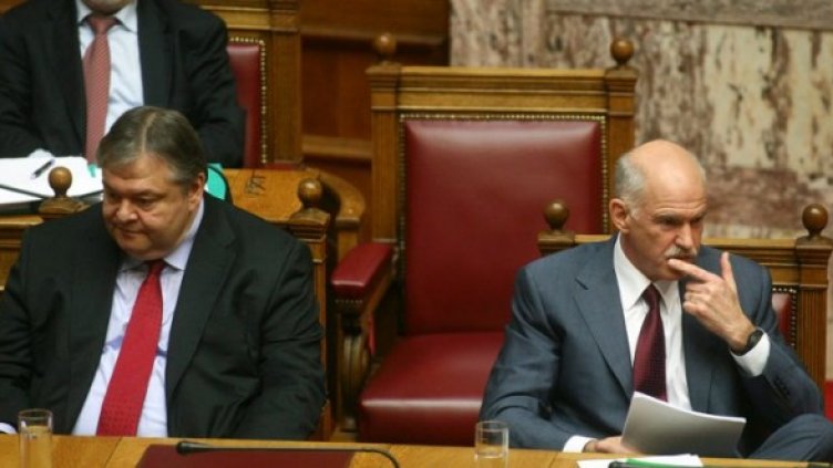 Гръцкият финансов министър Евангелос Венизелос и премиерът Георгиос Папандреу. Снимка: Reuters