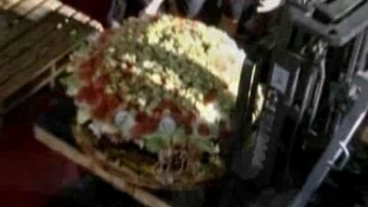 Кой се наема да изяде този хамбургер?