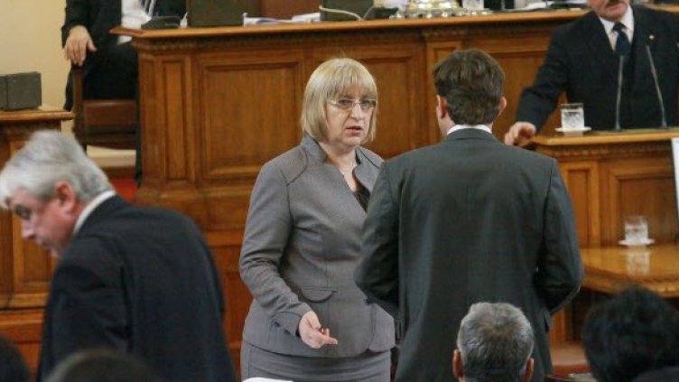 Цецка Цачева против облагането на парите в плик. Снимка: БТА