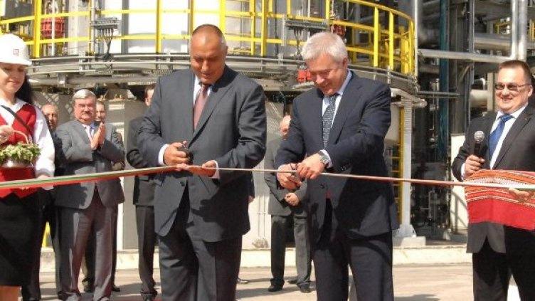 Премиерът Бойко Борисов и президентът на "Лукойл" Вагит Алекперов откриват нови инсталации на рафинерията. Бургас, 13.05.2010 г. Снимка: Булфото