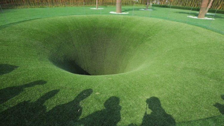 Немци пробиха илюзорна черна дупка в Китай