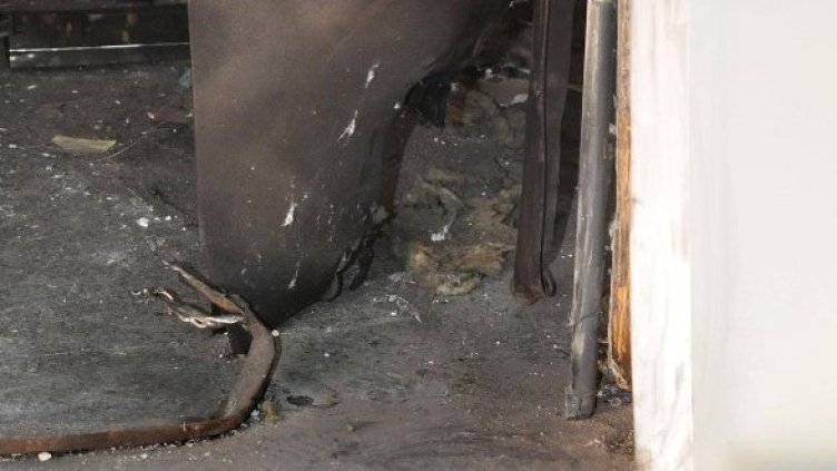 Взривената врата на централата на РЗС. Снимка: Булфото