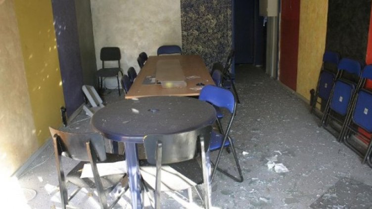 Офисът на ДСБ след взрива. Снимка: Булфото