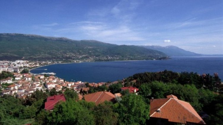 Изглед към Охридското езеро откъм Охрид. Снимка: Булфото