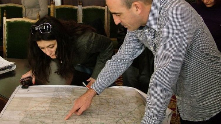 Кметът на Сливен Йордан Лечков представя проекта за воден цикъл на града. 11.01.2010 г. Снимка: Булфото