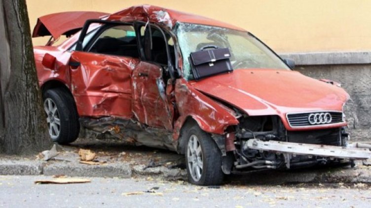 Потрошеното Ауди. Снимка: Булфото